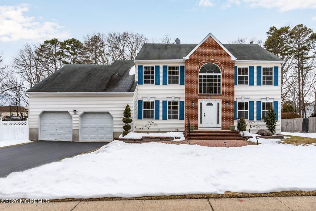 482 Meadowood Road, Jackson, NJ 08527