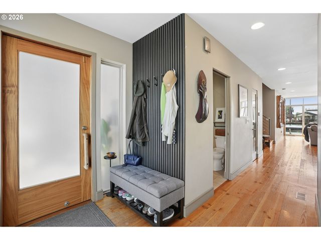 18525 Ne Marine Dr D-2, Portland, OR 97230