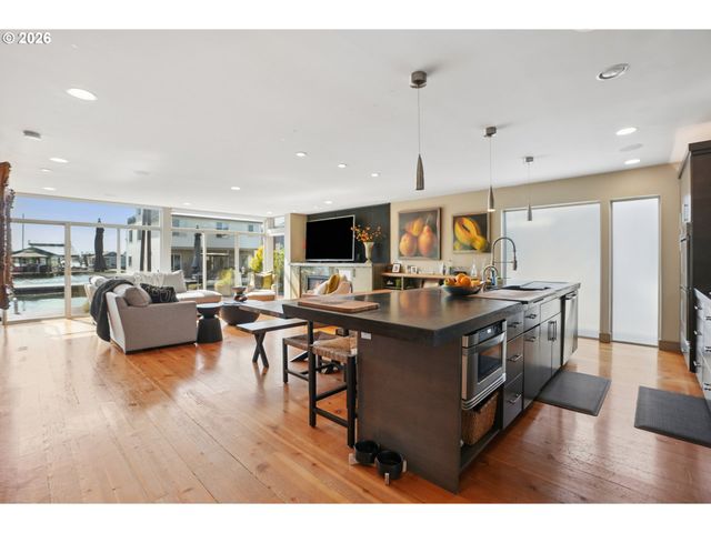 18525 Ne Marine Dr D-2, Portland, OR 97230