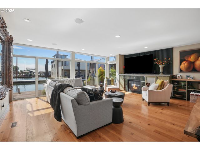 18525 Ne Marine Dr D-2, Portland, OR 97230