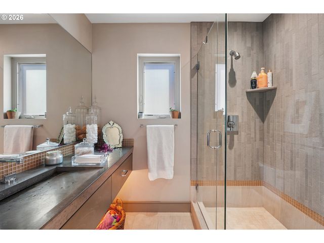 18525 Ne Marine Dr D-2, Portland, OR 97230
