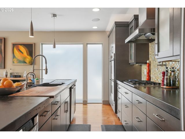 18525 Ne Marine Dr D-2, Portland, OR 97230