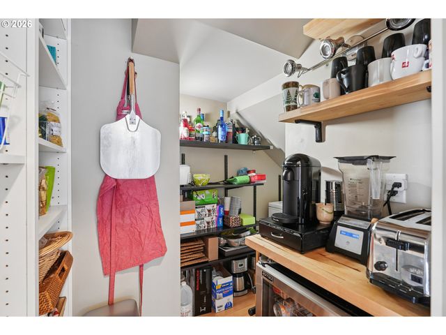 18525 Ne Marine Dr D-2, Portland, OR 97230