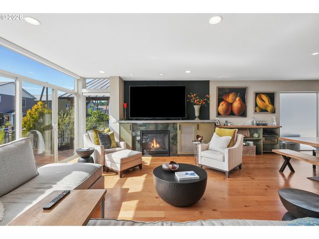 18525 Ne Marine Dr D-2, Portland, OR 97230