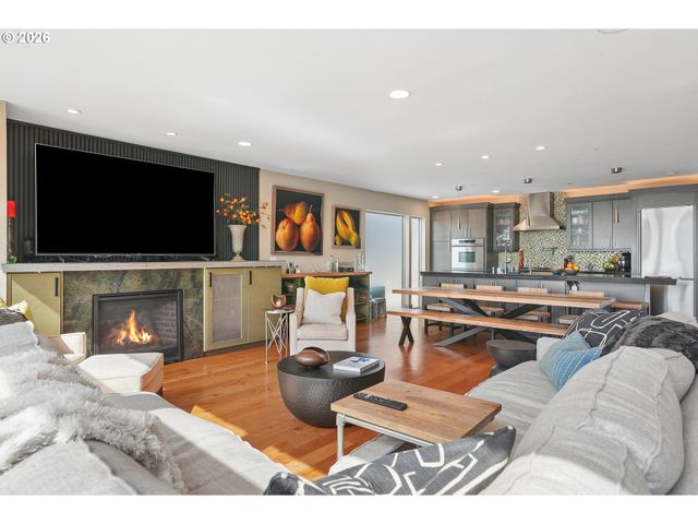 18525 Ne Marine Dr D-2, Portland, OR 97230