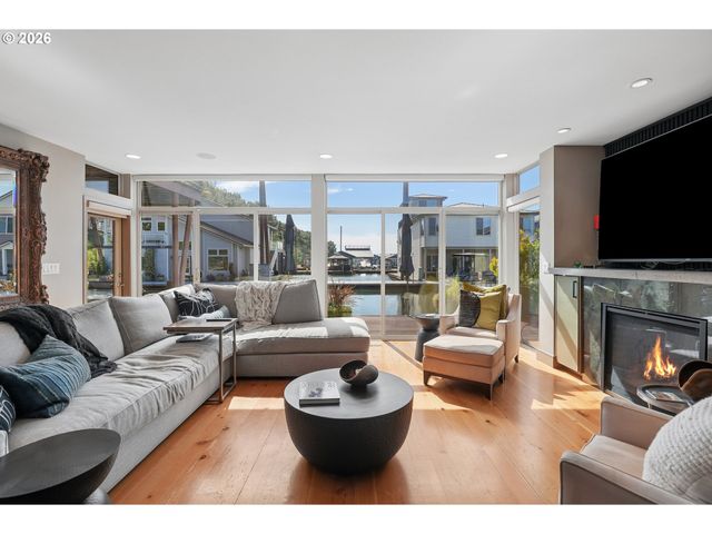 18525 Ne Marine Dr D-2, Portland, OR 97230