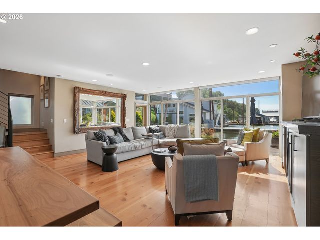 18525 Ne Marine Dr D-2, Portland, OR 97230