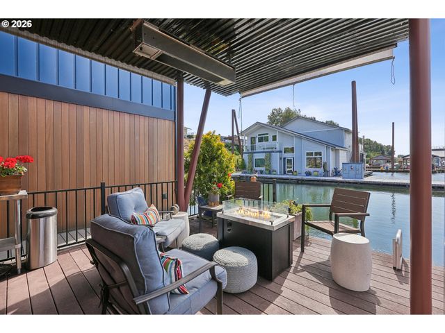 18525 Ne Marine Dr D-2, Portland, OR 97230