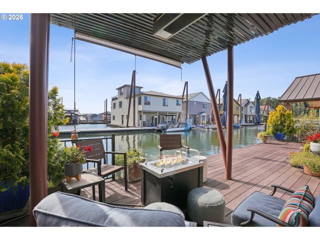 18525 Ne Marine Dr D-2, Portland, OR 97230