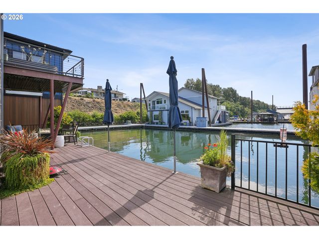 18525 Ne Marine Dr D-2, Portland, OR 97230