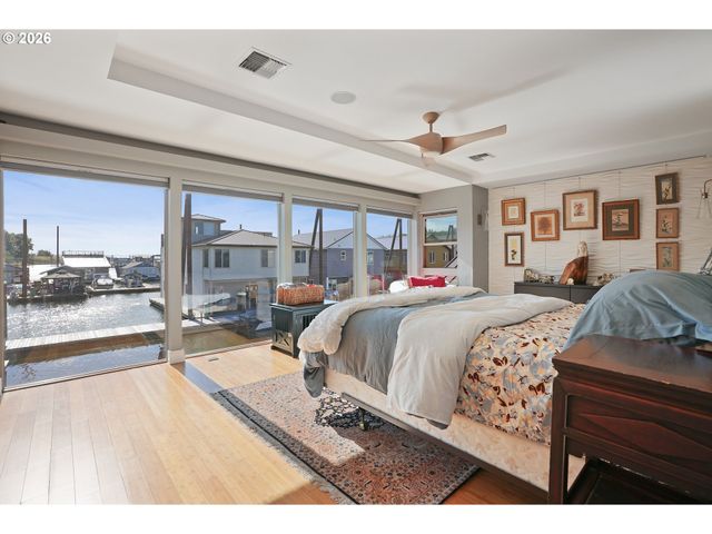 18525 Ne Marine Dr D-2, Portland, OR 97230