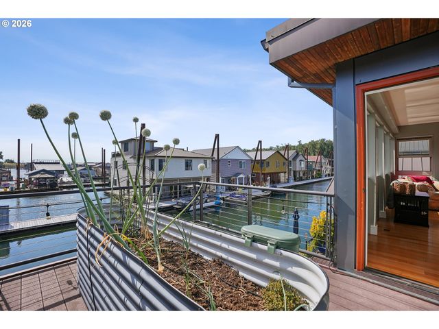 18525 Ne Marine Dr D-2, Portland, OR 97230