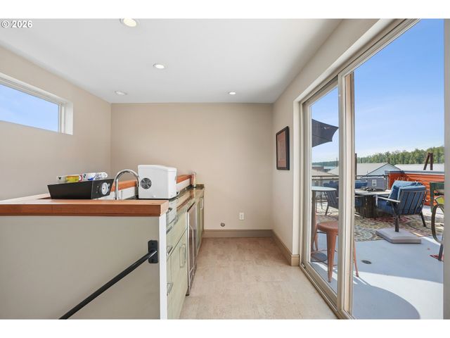 18525 Ne Marine Dr D-2, Portland, OR 97230