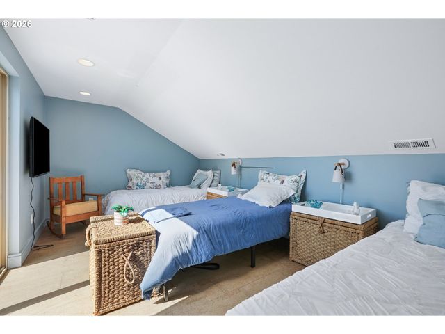 18525 Ne Marine Dr D-2, Portland, OR 97230