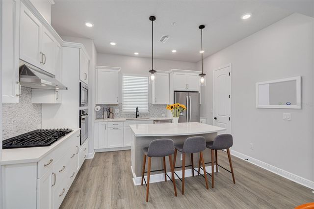 835 BURLINGTON AVENUE N, St Petersburg, FL 33701