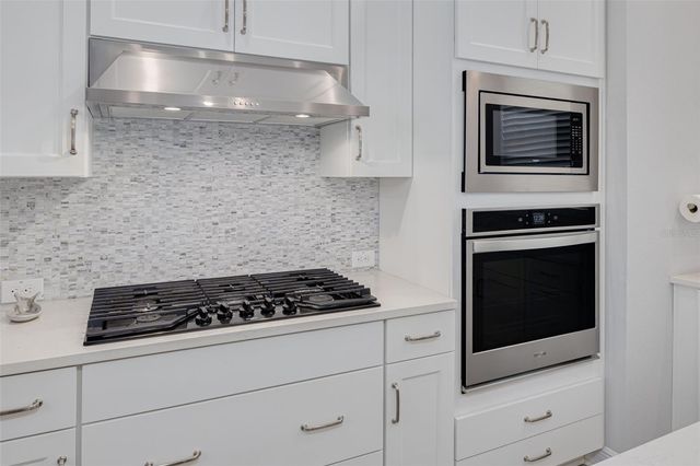 835 BURLINGTON AVENUE N, St Petersburg, FL 33701