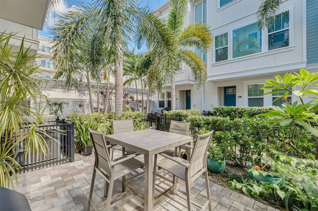 835 BURLINGTON AVENUE N, St Petersburg, FL 33701