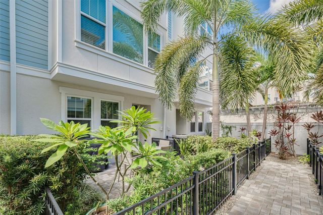 835 BURLINGTON AVENUE N, St Petersburg, FL 33701