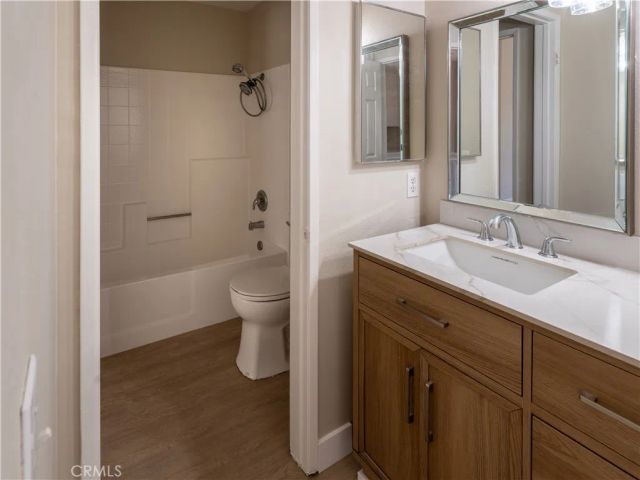 28102 Bob White Circle 4, Saugus, CA 91350