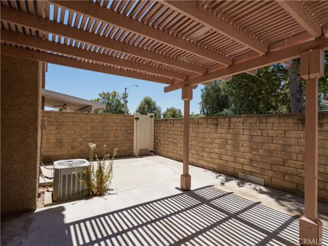28102 Bob White Circle 4, Saugus, CA 91350