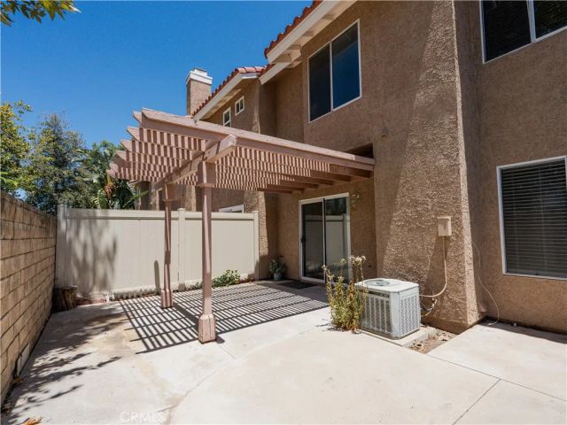 28102 Bob White Circle 4, Saugus, CA 91350