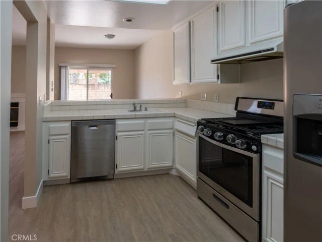 28102 Bob White Circle 4, Saugus, CA 91350