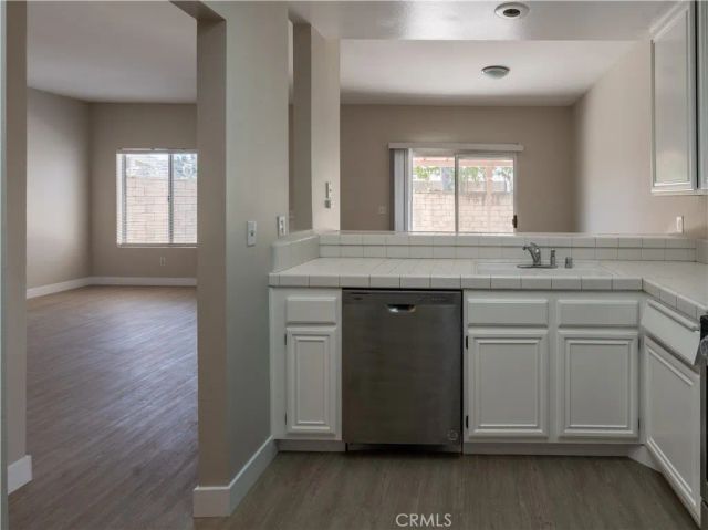 28102 Bob White Circle 4, Saugus, CA 91350