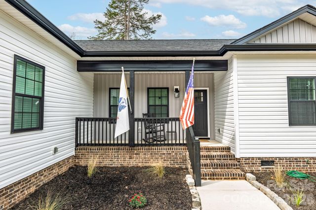 2462 Shoal Road, Crouse, NC 28033