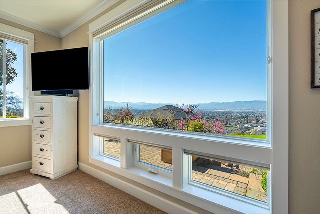 3274 Annapolis Drive, Medford, OR 97504