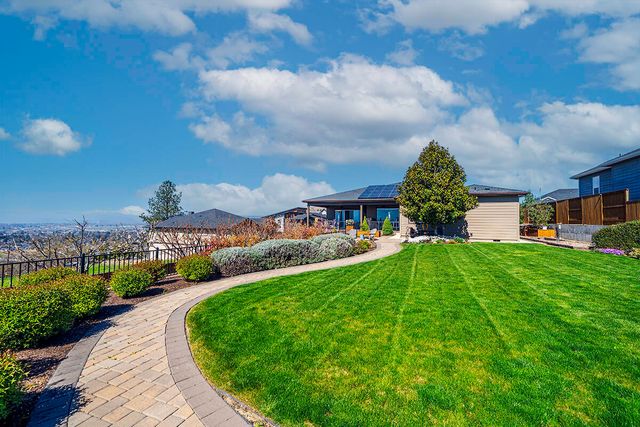 3274 Annapolis Drive, Medford, OR 97504