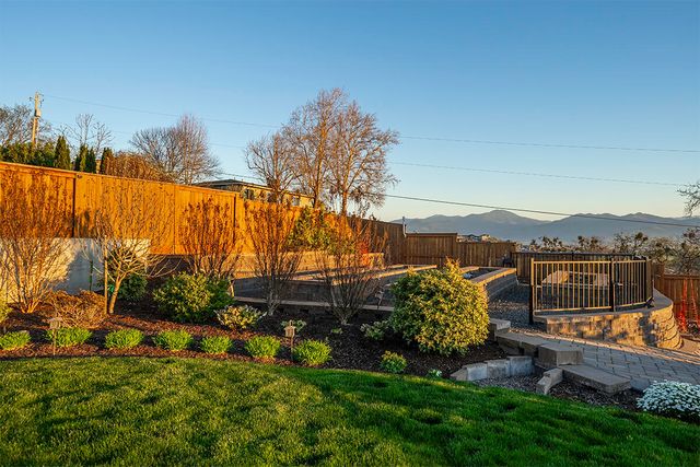 3274 Annapolis Drive, Medford, OR 97504