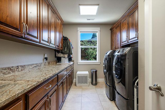 3274 Annapolis Drive, Medford, OR 97504