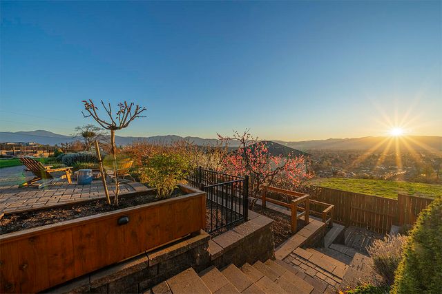 3274 Annapolis Drive, Medford, OR 97504