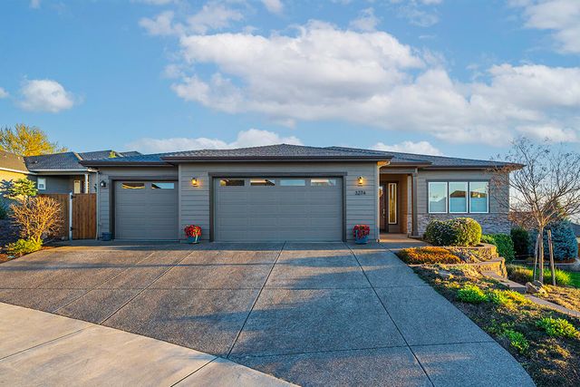 3274 Annapolis Drive, Medford, OR 97504