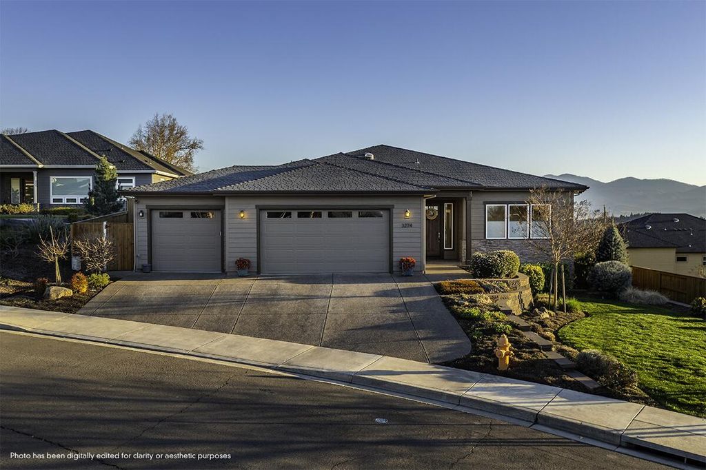 3274 Annapolis Drive, Medford, OR 97504