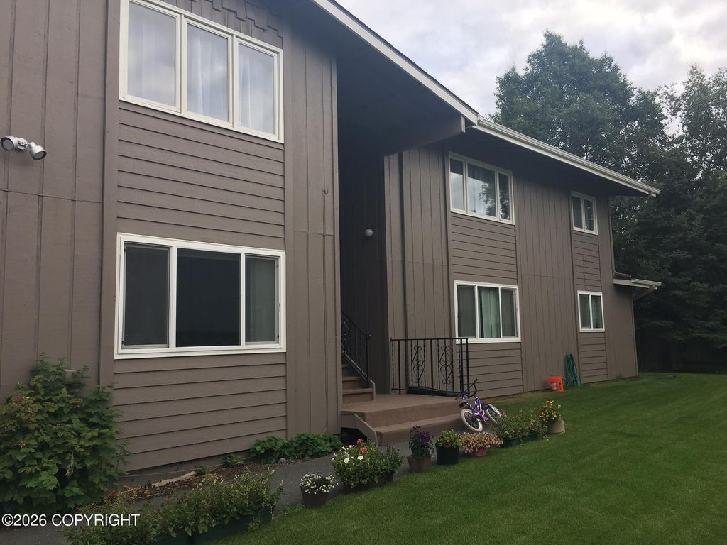 8621 Molanary Drive, Anchorage, AK 99502