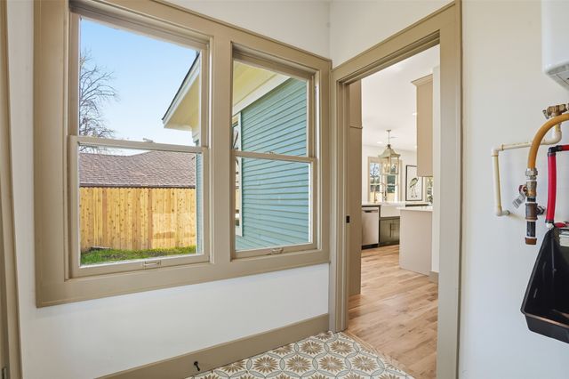 1817 5th Avenue, Fort Worth, TX 76110