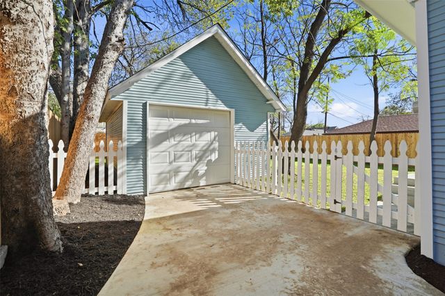 1817 5th Avenue, Fort Worth, TX 76110