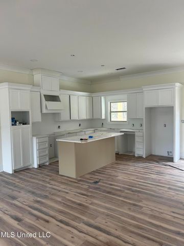 2321 N Pine Lea Drive, Jackson, MS 39209