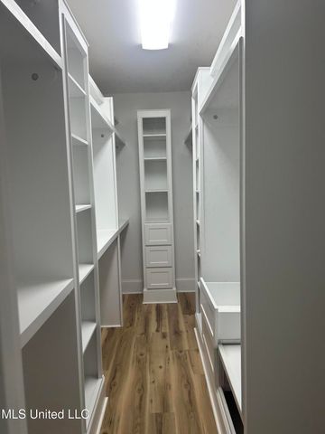 2321 N Pine Lea Drive, Jackson, MS 39209