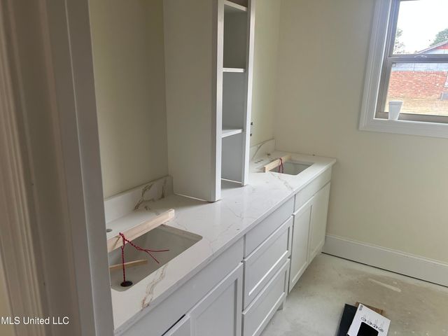 2321 N Pine Lea Drive, Jackson, MS 39209