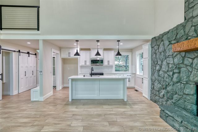 1296 Robin Hood, Eufaula, OK 74432