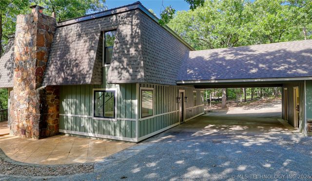 1296 Robin Hood, Eufaula, OK 74432