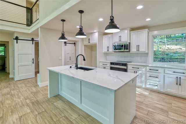 1296 Robin Hood, Eufaula, OK 74432