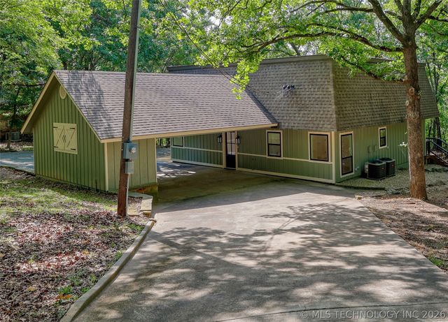 1296 Robin Hood, Eufaula, OK 74432