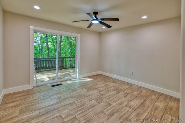 1296 Robin Hood, Eufaula, OK 74432