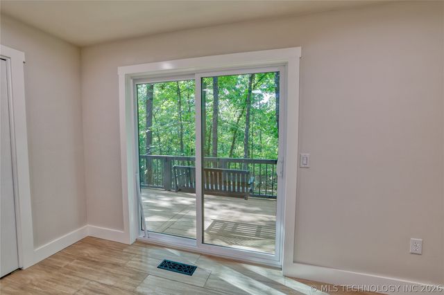 1296 Robin Hood, Eufaula, OK 74432