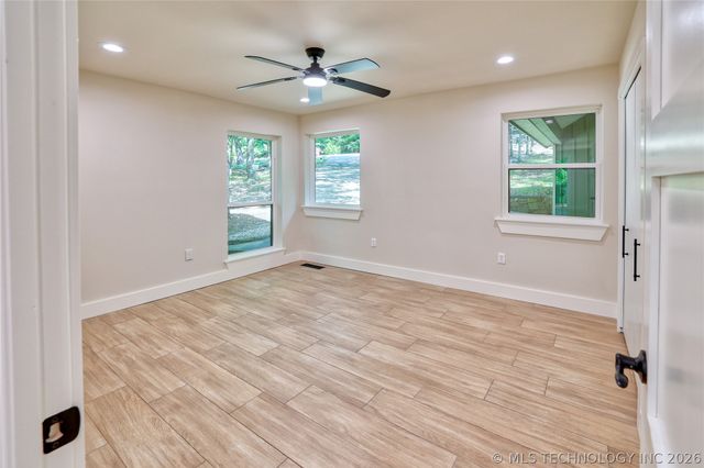 1296 Robin Hood, Eufaula, OK 74432