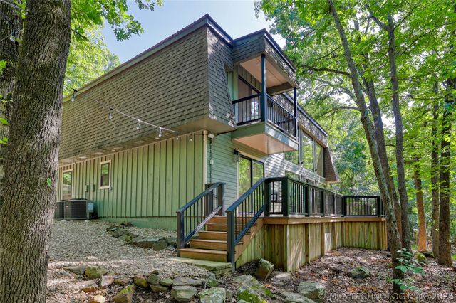 1296 Robin Hood, Eufaula, OK 74432