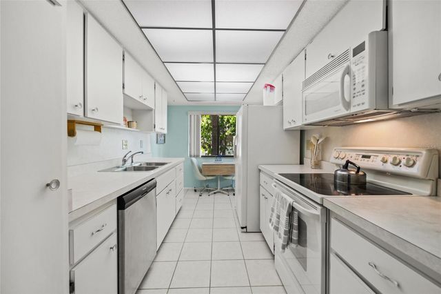 1555 TARPON CENTER DRIVE 156, Venice, FL 34285